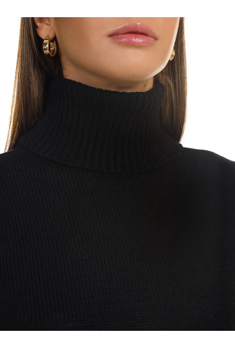 Turtleneck knit pullover 